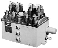 Load image into Gallery viewer, Graco 258263 HP-50 Lubricator with 4 Pumps, Provisions for Flange Mounted Auto Fill, Low Level in Fill Plate, Proximity Switch