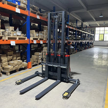 Load image into Gallery viewer, MechMaxx 2640lbs Lithium-ion Electric Straddle Stacker, 118" Lift, Adjustable Legs &amp; Forks, F26-118S