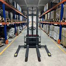 Load image into Gallery viewer, MechMaxx 3300lbs Lithium-ion Electric Straddle Stacker, 98" Lift, Adjustable Legs &amp; Forks, F33-98S