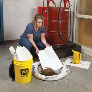 PIG® Oil-Only Spill Kit in 5-Gallon High-Visibility Economy Container