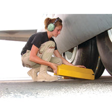 Load image into Gallery viewer, 20" Single Aviation Wheel Chock with 50" Qantas Locking Rope &amp; Rubber Pad — image 3 of 7