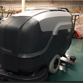 Refurbished Advance SC901 34D Six 330 Ah wet batteries, shelf charger and pad holders, Scrubber