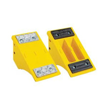 Load image into Gallery viewer, All-Terrain Heavy-Duty Wheel Chock with Flat Bottom &amp; Rubber Pad, 40 Ton Capacity, 28-38 in. Tires — image 4 of 6