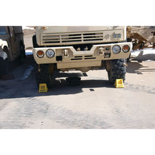 Load image into Gallery viewer, All-Terrain Heavy-Duty Wheel Chock with Aluminum Cleat, 40 Ton Capacity, 28-38 in. Tires — image 6 of 7
