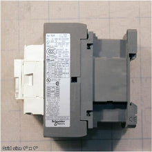 Load image into Gallery viewer, CONTACTOR SCHN LC1D38 220V