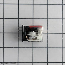 Load image into Gallery viewer, RELAY OMRON 31818C1 3A 250V