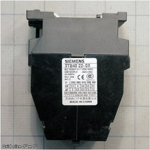 Load image into Gallery viewer, CONTACTOR SIEMENS 3BT40 220V