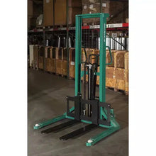 Load image into Gallery viewer, Grizzly T31643 - 2T Bear-Lift Pro Pallet Stacker